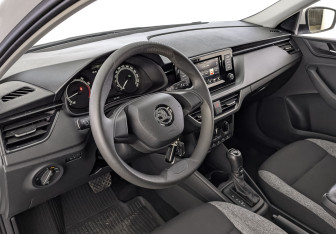 Подержанный автомобиль Skoda Rapid Liftback 2021 года (15 фото)
