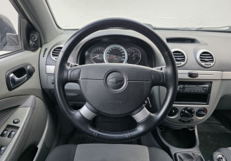 Подержанный автомобиль Chevrolet Lacetti Wagon 2012 года (12 фото)