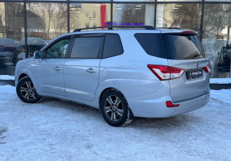 Подержанный автомобиль SsangYong Stavic 2014 года (6 фото)