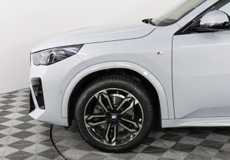 Подержанный автомобиль BMW X2 2024 года (8 фото)
