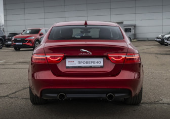 Подержанный автомобиль Jaguar XE 2018 года (6 фото)