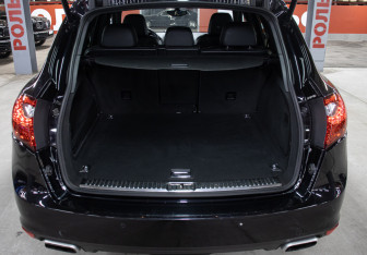 Подержанный автомобиль Porsche Cayenne 2011 года (10 фото)