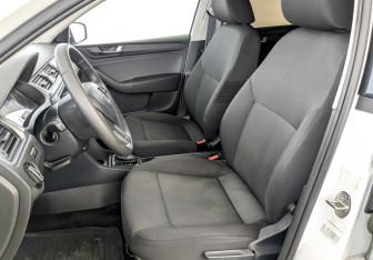 Подержанный автомобиль Skoda Rapid Liftback 2019 года (20 фото)