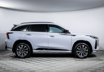 Подержанный автомобиль Changan CS75PLUS 2024 года (4 фото)