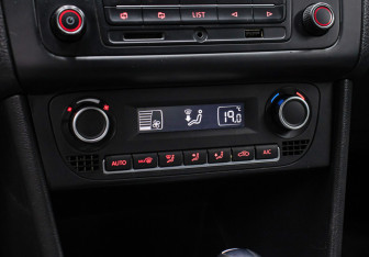 Подержанный автомобиль Volkswagen Polo Sedan 2015 года (18 фото)