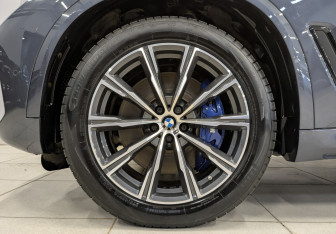 Подержанный автомобиль BMW X5 2020 года (11 фото)