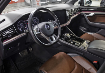 Подержанный автомобиль Volkswagen Touareg 2020 года (16 фото)