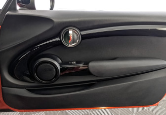 Подержанный автомобиль MINI Hatch 2019 года (25 фото)