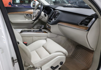 Подержанный автомобиль Volvo XC90 2016 года (11 фото)