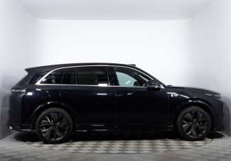 Подержанный автомобиль LiXiang L7 2023 года (4 фото)