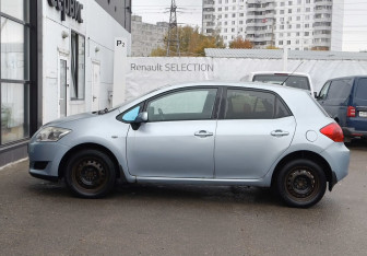 Подержанный автомобиль Toyota Auris Hatchback 2008 года (8 фото)
