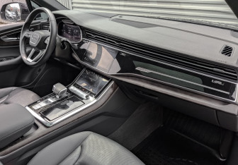 Подержанный автомобиль Audi Q7 2020 года (13 фото)
