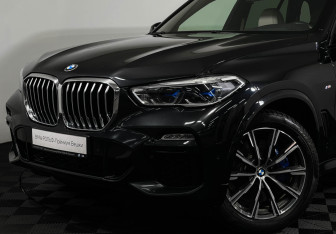 Подержанный автомобиль BMW X5 2020 года (22 фото)