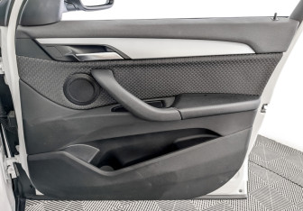 Подержанный автомобиль BMW X1 2019 года (24 фото)