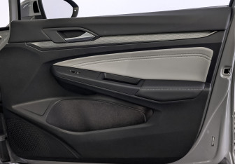 Подержанный автомобиль Volkswagen Golf Hatchback 2025 года (24 фото)