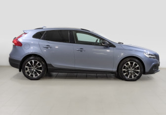 Подержанный автомобиль Volvo V40 Hatchback 2019 года (4 фото)