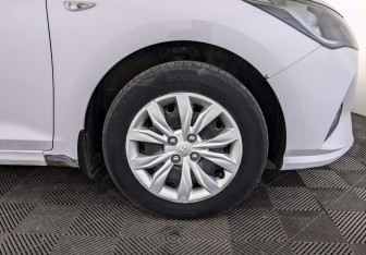 Подержанный автомобиль Hyundai Solaris Sedan 2021 года (18 фото)