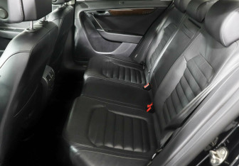 Подержанный автомобиль Volkswagen Passat Sedan 2012 года (10 фото)