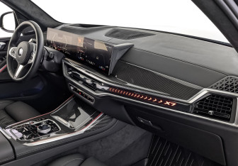 Подержанный автомобиль BMW X7 2024 года (13 фото)