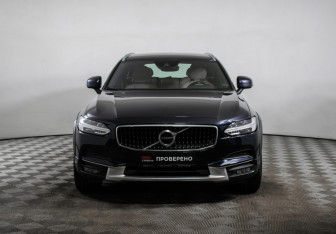 Подержанный автомобиль Volvo V90 Cross Country 2017 года (2 фото)