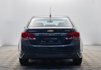 Подержанный автомобиль Chevrolet Cruze Sedan 2014 года (4 фото)