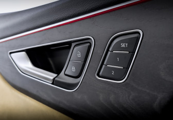 Подержанный автомобиль Audi Q8 2019 года (22 фото)