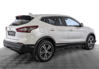 Подержанный автомобиль Nissan Qashqai 2021 года (5 фото)