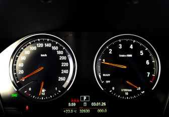 Подержанный автомобиль BMW X1 2021 года (13 фото)