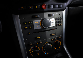 Подержанный автомобиль Opel Antara 2012 года (18 фото)