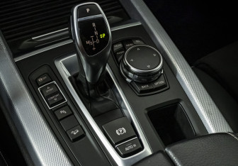 Подержанный автомобиль BMW X5 2016 года (22 фото)