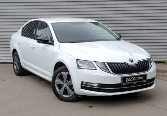 Подержанный автомобиль Skoda Octavia Liftback 2019 года (3 фото)