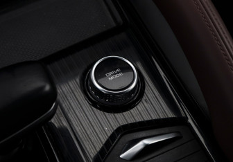 Подержанный автомобиль Geely Monjaro 2023 года (25 фото)