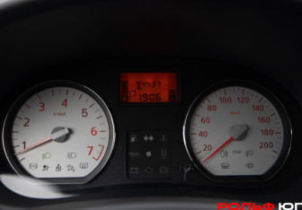 Подержанный автомобиль Renault Sandero 2011 года (9 фото)