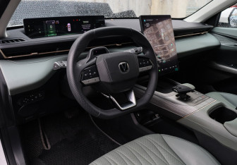 Подержанный автомобиль Changan Lamore 2024 года (13 фото)
