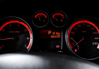 Подержанный автомобиль Peugeot 408 2013 года (10 фото)