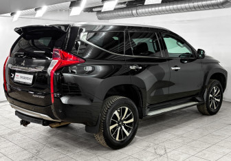 Подержанный автомобиль Mitsubishi Pajero Sport 2017 года (4 фото)