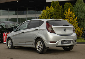 Подержанный автомобиль Hyundai Solaris Hatchback 2013 года (5 фото)
