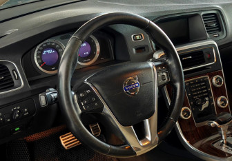 Подержанный автомобиль Volvo S60 2010 года (13 фото)