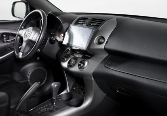 Подержанный автомобиль Toyota RAV4 2008 года (9 фото)