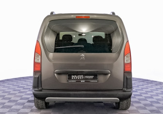 Подержанный автомобиль Peugeot Partner 2017 года (6 фото)