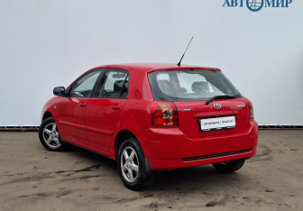 Подержанный автомобиль Toyota Corolla Hatchback 2004 года (7 фото)