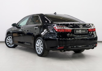 Подержанный автомобиль Toyota Camry Sedan 2017 года (7 фото)