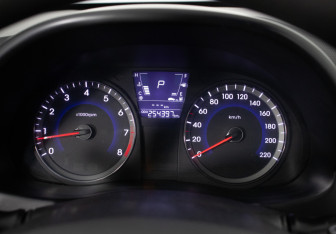 Подержанный автомобиль Hyundai Solaris Hatchback 2012 года (12 фото)