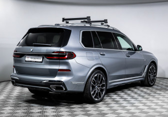 Подержанный автомобиль BMW X7 2024 года (5 фото)