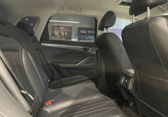 Подержанный автомобиль FAW Bestune T55 2023 года (12 фото)