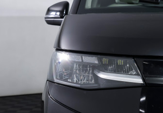 Подержанный автомобиль Volkswagen Multivan 2022 года (23 фото)