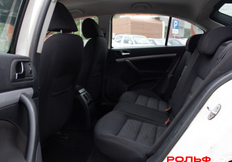 Подержанный автомобиль Skoda Octavia Liftback 2011 года (8 фото)