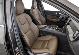 Подержанный автомобиль Volvo XC60 2023 года (23 фото)