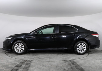 Подержанный автомобиль Toyota Camry Sedan 2019 года (8 фото)