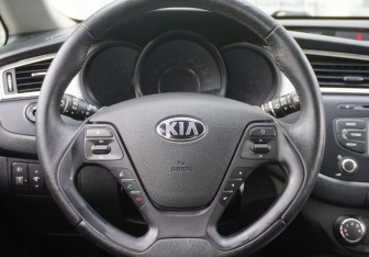 Подержанный автомобиль Kia Ceed Hatchback 2016 года (14 фото)